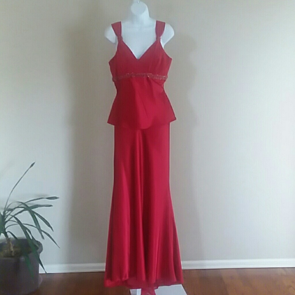 Stunning Bright Red 2 Piece Gown